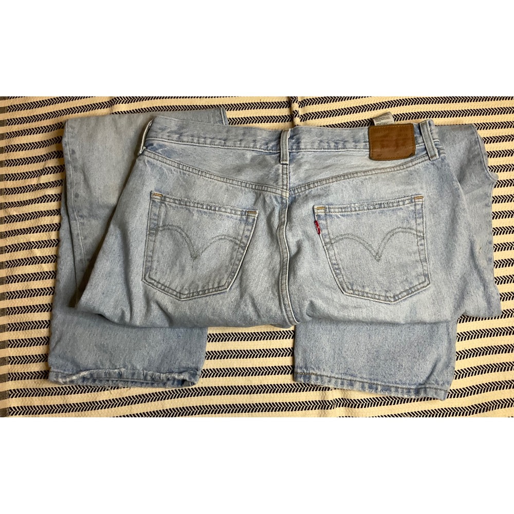 Levi's 501 Original Fit Light Wash Denim Jeans Men's Size W32 L32 - Picture 4 of 6